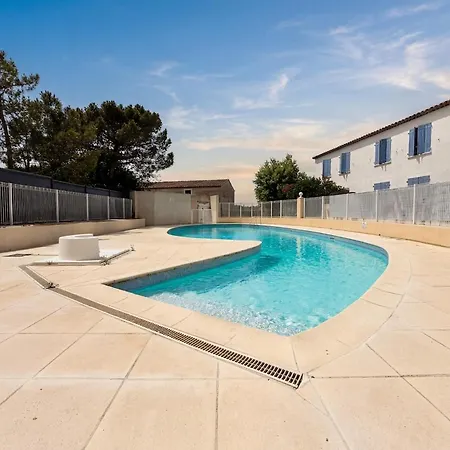 Lejlighed Cozy Place With Swimming Pool, Terrace And Small Garden