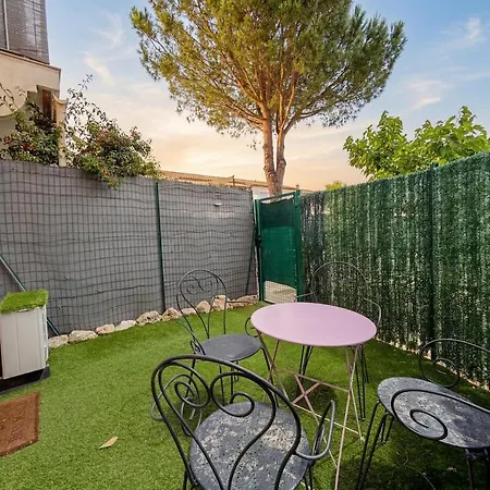 Lejlighed Cozy Place With Swimming Pool, Terrace And Small Garden *